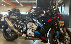 BMW M1000R 2025 0E81