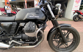 MOTO GUZZI V7 STONE 2015