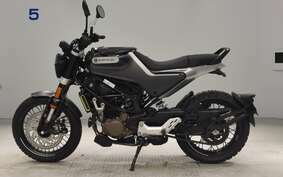 HUSQVARNA SVARTPILEN 125 JUA4