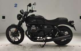 MOTO GUZZI V7 STONE 2023