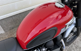 TRIUMPH  TRIUMPH  BONNEVILLE 900 2015 TJ9157