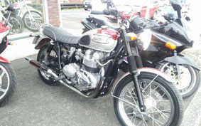 TRIUMPH BONNEVILLE 900 2001 J900TM